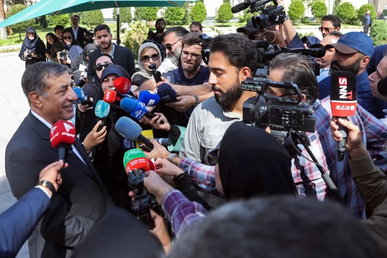 رسانه‌های داخلی ایران گزارش داده‌اند که وزیر دفاع جمهوری اسلامی در راس یک هیئت بلندپایه به آنکارا رفته و همزمان معاون پزشکیان، از «آمادگی کامل» برای جنگ سخن گفته است.