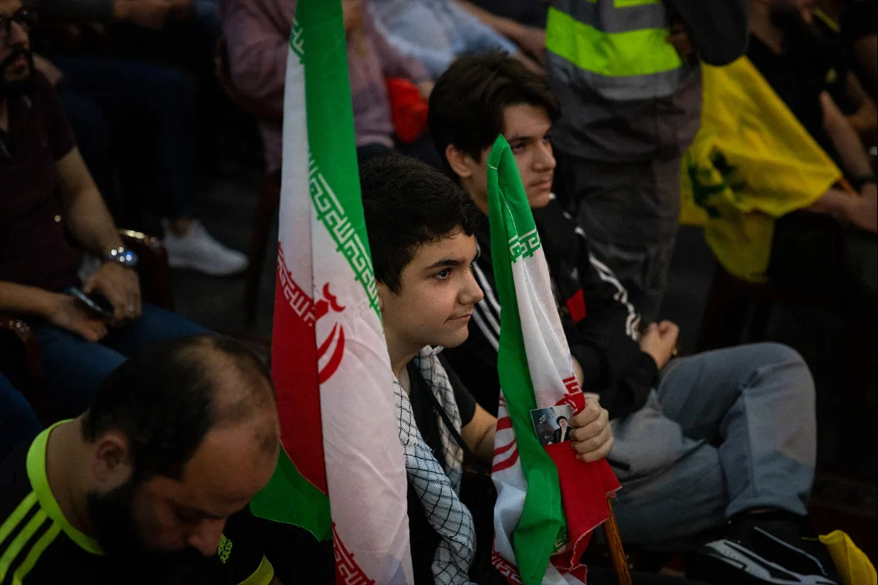 سپاه پاسداران با انتشار یک فراخوان از نوجوانان «بالای ۱۲ سال» دعوت کرده تا به عنوان «رزمنده» در طرح‌هایی که «فعالیت‌های دفاعی، امدادی و پشتیبانی» خوانده است، مشارکت کنند.
