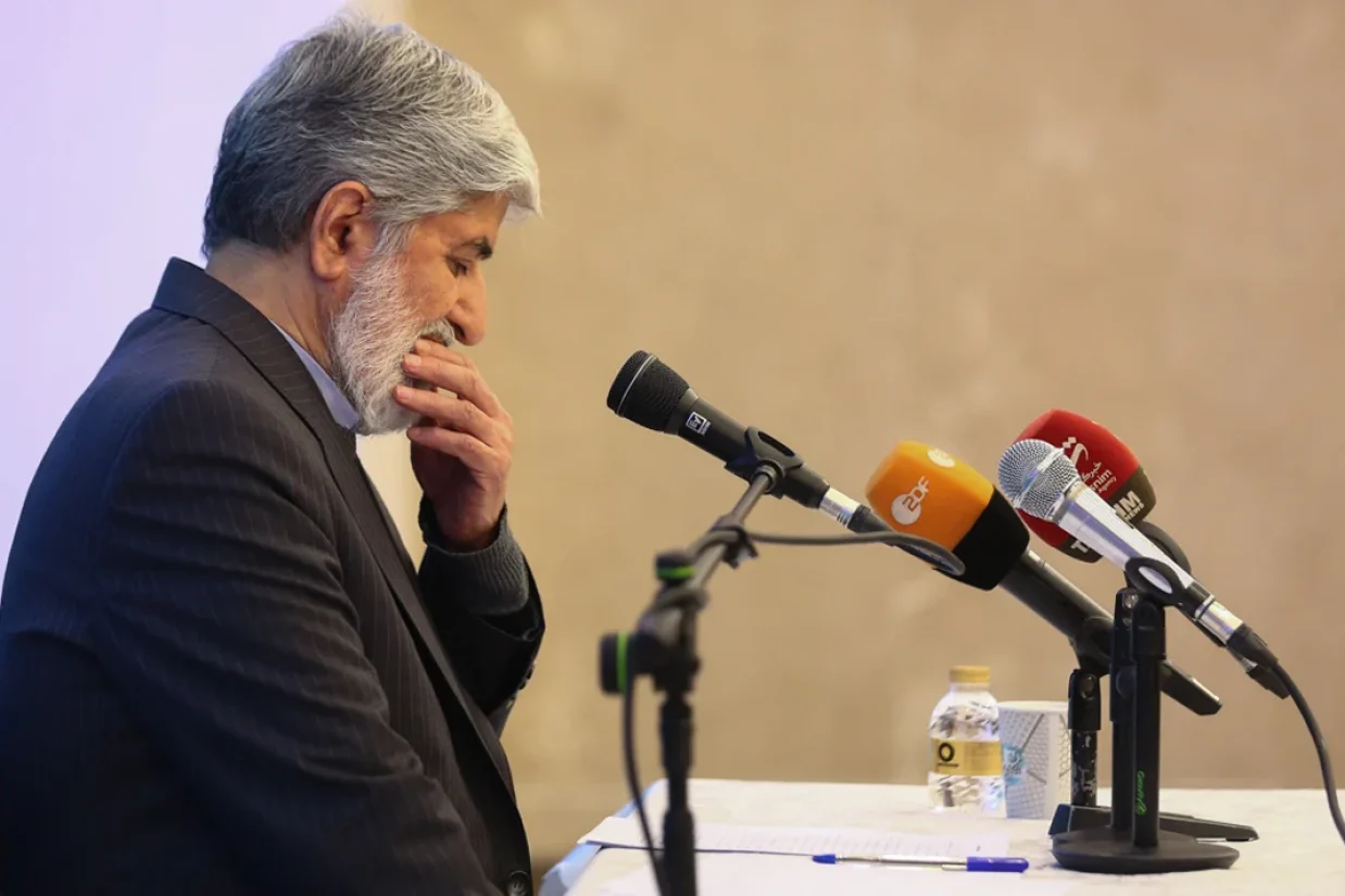 تسنیم، رسانه وابسته به سپاه پاسداران به بازنشر سخنان علی مطهری توسط ترامپ درباره ساخت بمب اتم واکنش نشان داد.