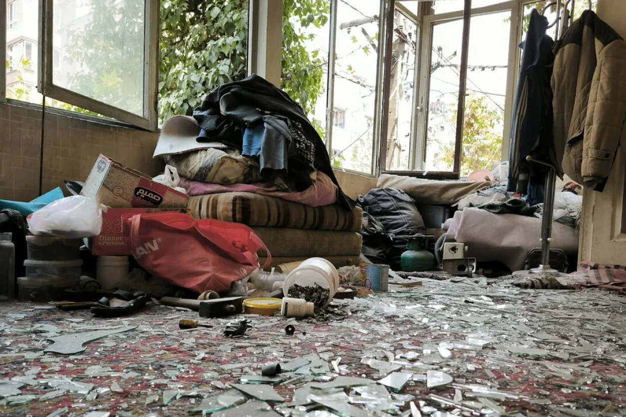 براساس ویدئوهای منتشرشده در فضای مجازی، حملات هوایی اسرائیل به مناطق مختلف تهران در ساعات گذشته ادامه داشته است.