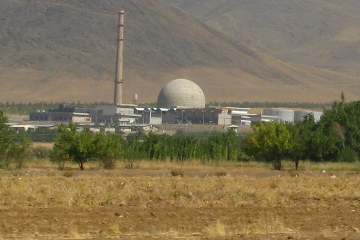 اطراف مجتمع آب سنگین خنداب در نزدیکی شهر اراک مورد حمله هوایی اسرائیل قرار گرفته است.