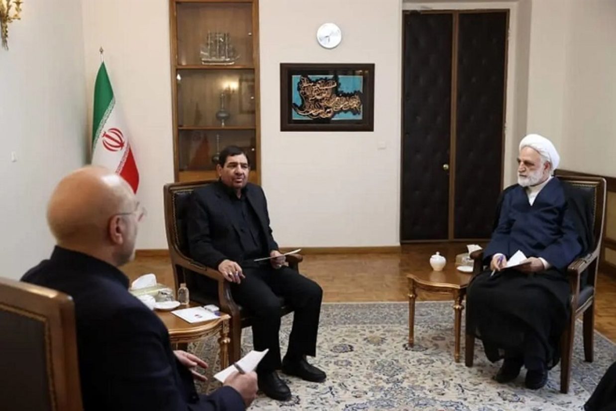 جلسه فوق‌العاده سران قوای سه‌گانه جمهوری اسلامی ساعاتی پیش با حضور محمد مخبر، محمد قالیباف و غلامحسین محسنی اژه‌ای، رئیس قوه قضاییه برگزار شد.
