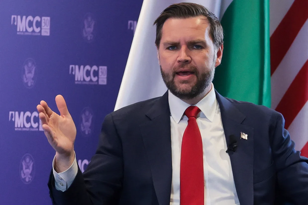 جی‌دی ونس آتش‌بس اخیر با جمهوری اسلامی را «توافقی شکننده» توصیف کرد و گفت دونالد ترامپ بی‌صبرانه به دنبال پیشرفت در مذاکرات با تهران و دستیابی به نتیجه است.