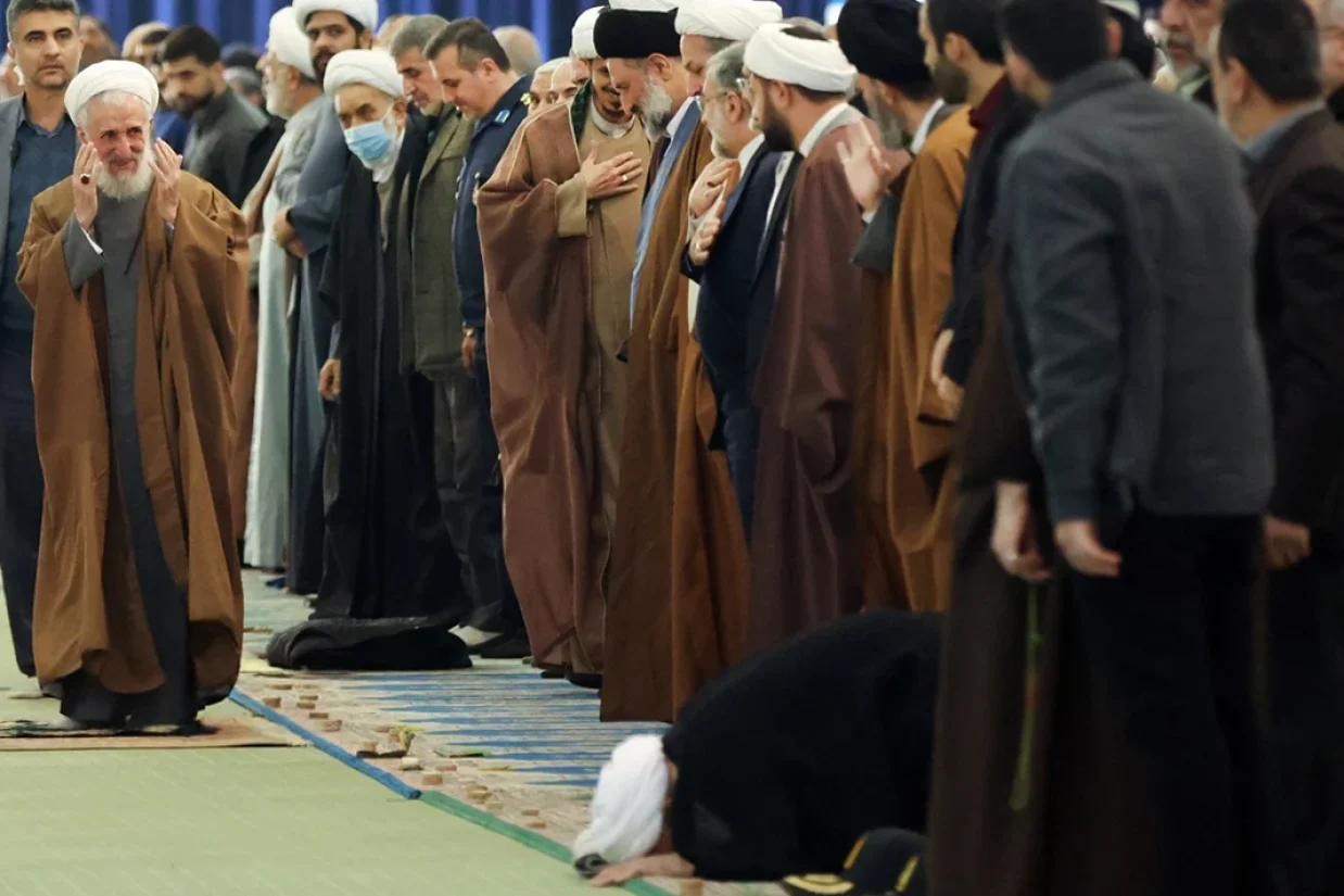 سخنگوی قوه قضائیه درباره پرونده فساد فرزند و عروس صدیقی کاظم صدیقی، امام جمعه تهران گفت هیچ‌گونه تقصیری متوجه او نیست.