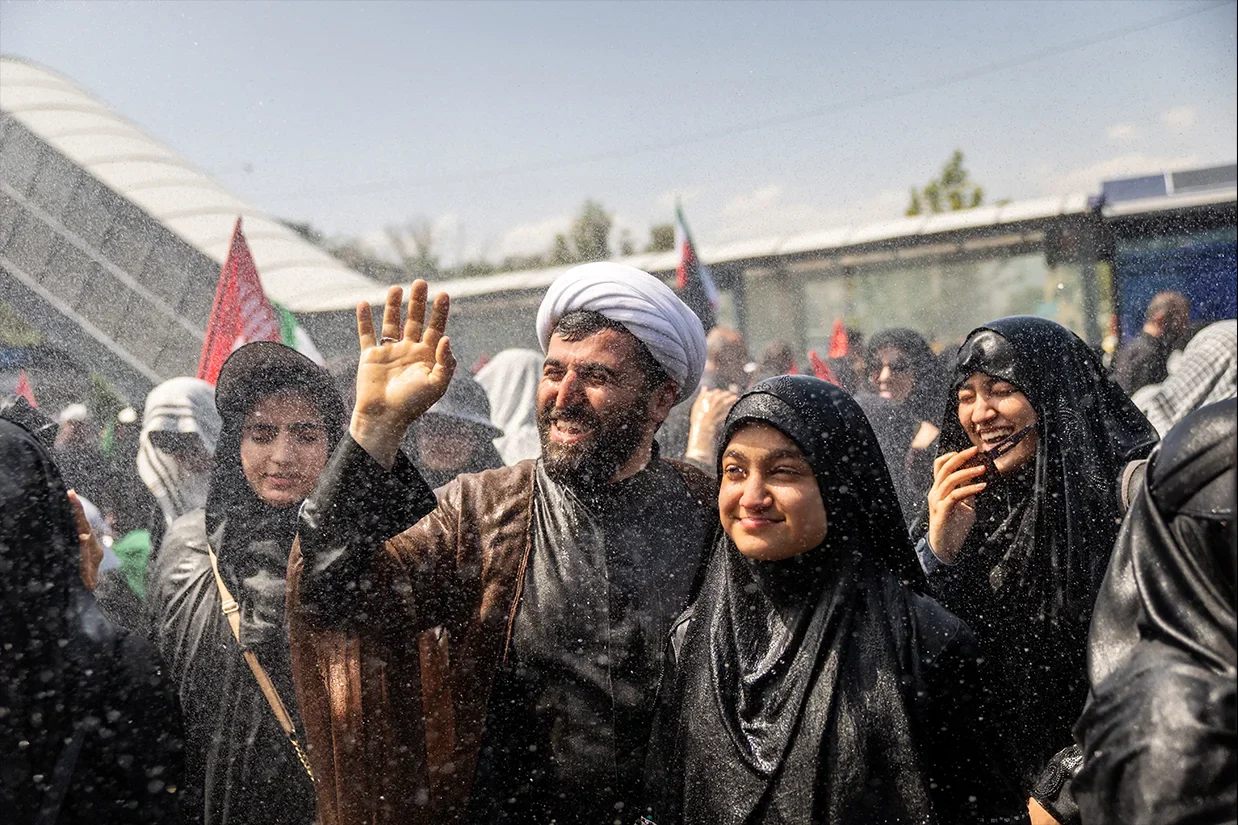 امین حسین رحیمی، وزیر دادگستری جمهوری اسلامی گفت که مردم می‌توانند به دلیل تحمل «آسیب روحی ناشی از فقدان رهبر» و سایر کشته‌شدگان به مجامع بین‌المللی و مراجع داخلی شکایت کنند.