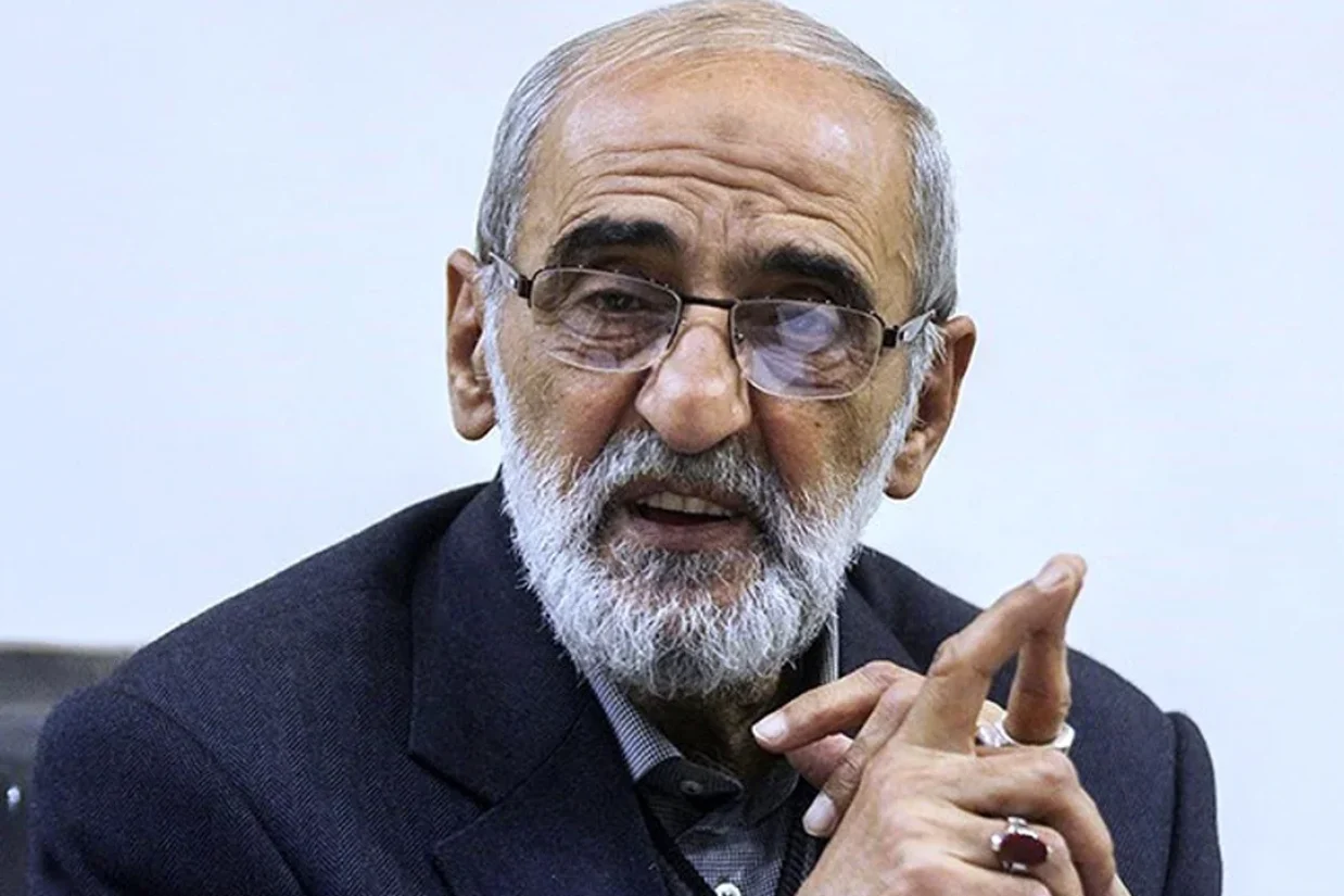 حسین شریعتمداری، نماینده علی خامنه‌ای در روزنامه کیهان، در یادداشتی به گفت‌و‌گوی اخیر عباس عراقچی با فاکس‌نیوز واکنش نشان داد.