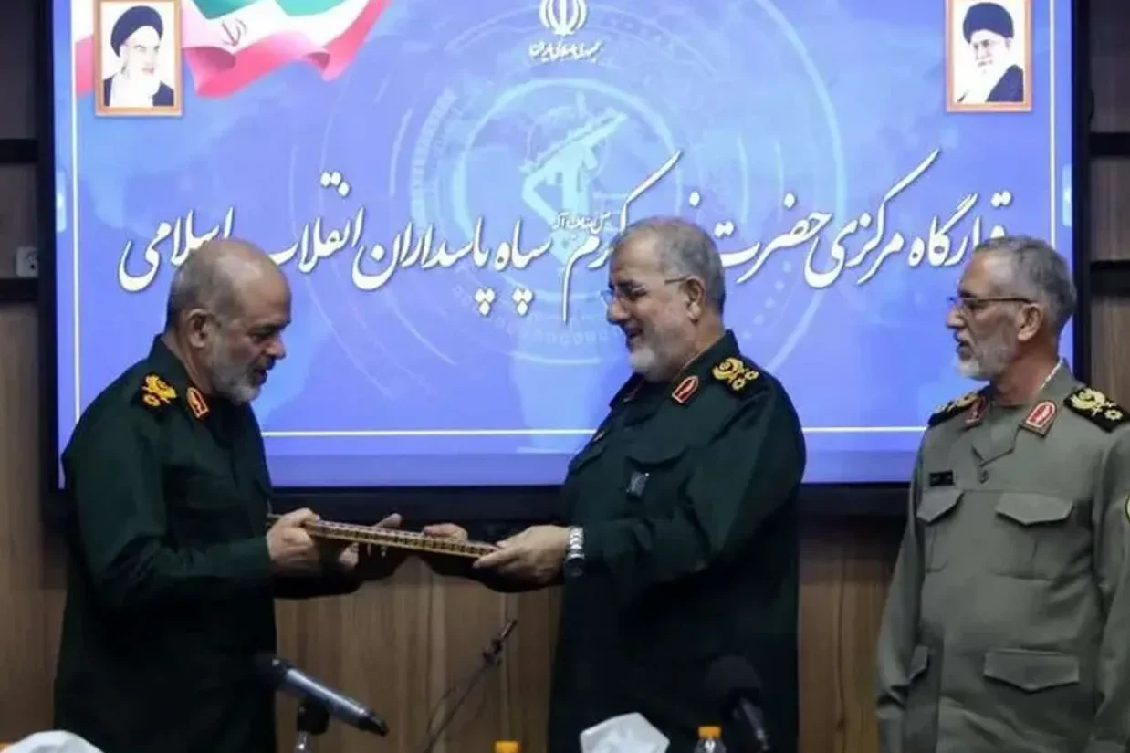 علی خامنه‌ای، رهبر جمهوری اسلامی در حکمی احمد وحیدی، وزیر سابق کشور را به عنوان جانشین فرمانده سپاه پاسداران منصوب و علی فدوی را از این سمت برکنار کرد.