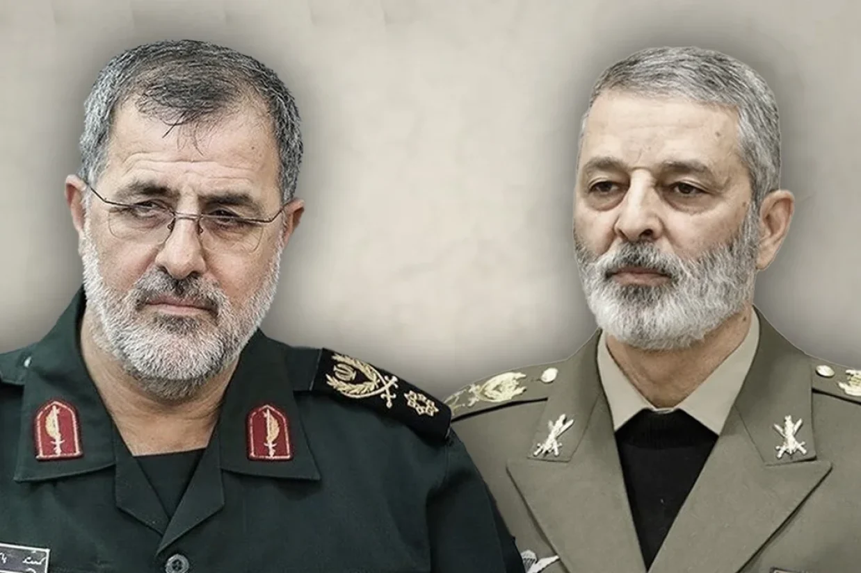 علی خامنه‌ای طی دو حکم جداگانه، محمد پاکپور را به عنوان فرمانده سپاه پاسداران و عبدالرحیم موسوی را به عنوان رئیس ستاد نیروهای مسلح جمهوری اسلامی منصوب کرد.