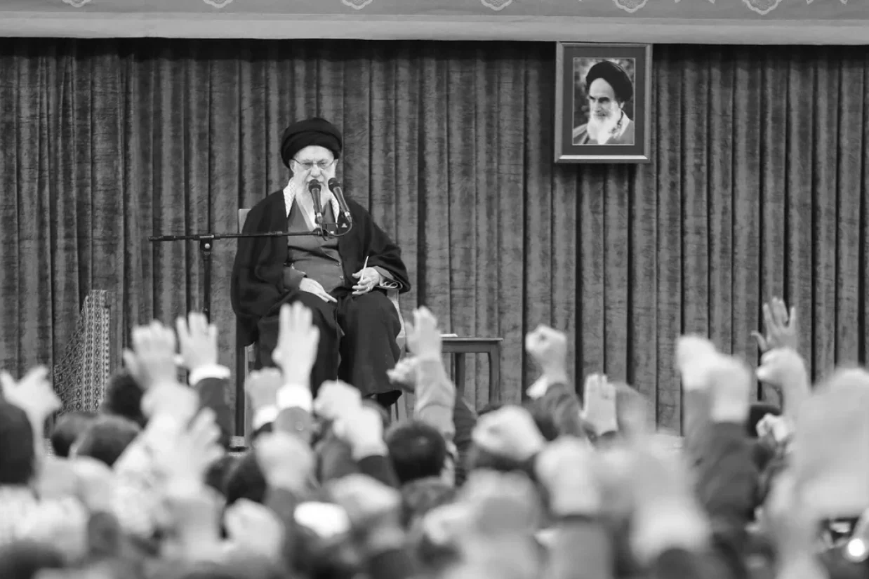 علی خامنه‌ای، رهبر جمهوری اسلامی در اولین سخنرانی پس از هفتمین روز اعتراضات در ایران، گفته است که اغتشاشگر را باید به جای خودش نشاند.