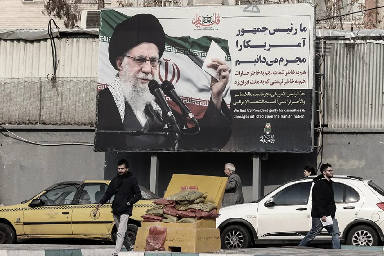 علی خامنه‌ای با هشدار به ایالات متحده اعلام کرد که در صورت آغاز جنگ، دامنه آن به سطح منطقه‌ای کشیده خواهد شد.