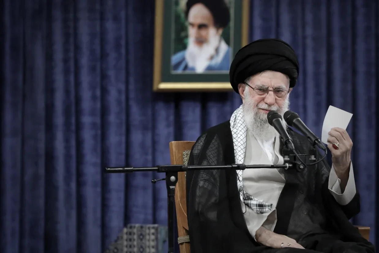 علی خامنه‌ای، رهبر جمهوری اسلامی در یک پیام تلویزیونی خطاب به اسرائیل گفته است که نیروهای مسلح جمهوری اسلامی،‌ اسرائیل را «بیچاره» خواهد کرد.