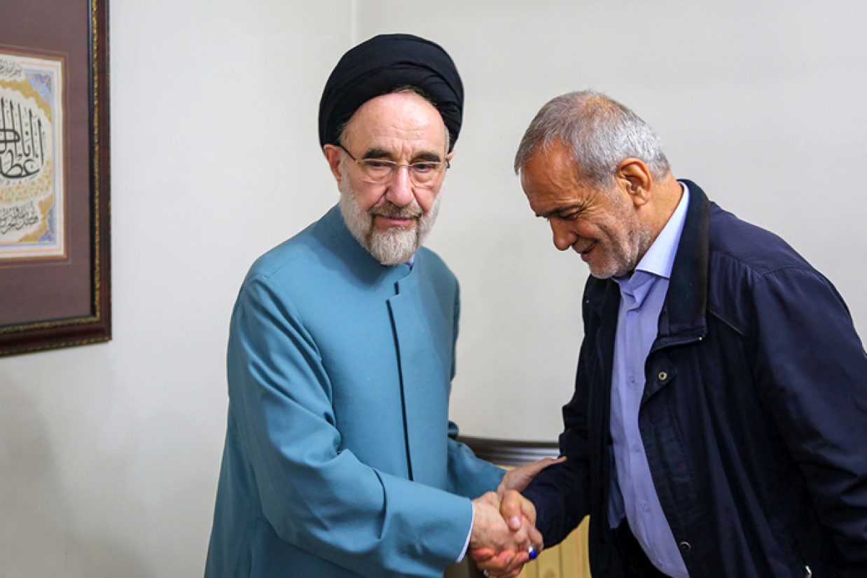 محمد خاتمی، رئیس جمهور اسبق و رئیس دولت موسوم به «اصلاحات» طی پیامی ویدئویی حمایت خود را از مسعود پزشکیان در انتخابات ریاست جمهوری در ایران اعلام کرد.