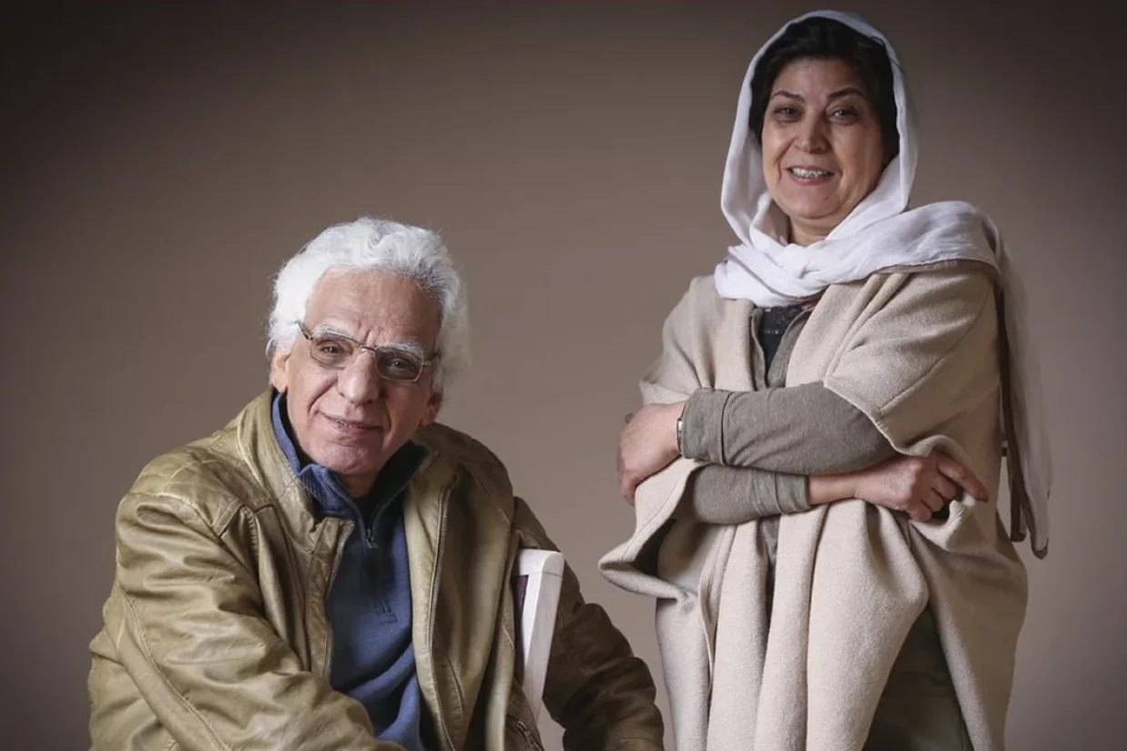 مهرانه ربی، همسر کیومرث پوراحمد، با انتشار استوری‌ای در صفحه اینستاگرام خود به استفاده از تصویر این کارگردان نامدار سینمای ایران در جشنواره فیلم فجر امسال اعتراض کرد.
