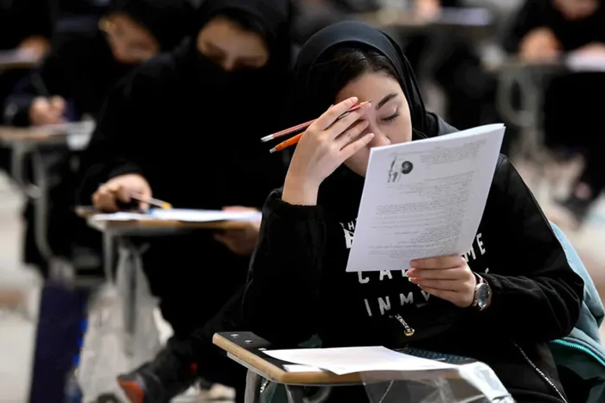 بررسی نتایج کنکور سراسری نشان داد که بیشترین تعداد نفرات برتر در شهرهایی متمرکز هستند که قدرت سیاسی و اقتصادی دارند. مدارس دولتی در نتایج برتر سهم کمتری دارند.