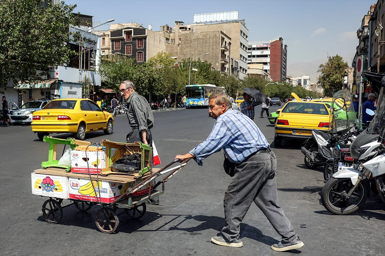 یک فعال کارگری با انتقاد از تشدید فشار گرانی‌ها بر خانوارهای کارگری گفت خط فقر در ایران اکنون به بالای ۷۰ میلیون تومان رسیده است.