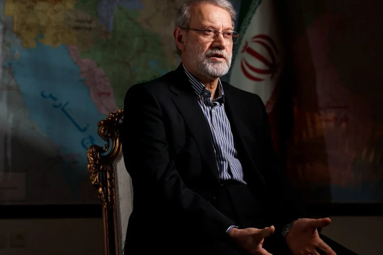 علی لاریجانی، دبیر شورای عالی امنیت ملی جمهوری اسلامی به هشدار ترامپ درباره عدم ایجاد اختلال در جریان عرضه نفت در جهان واکنش نشان داد و رئیس جمهور آمریکا را تهدید به «حذف» کرد.