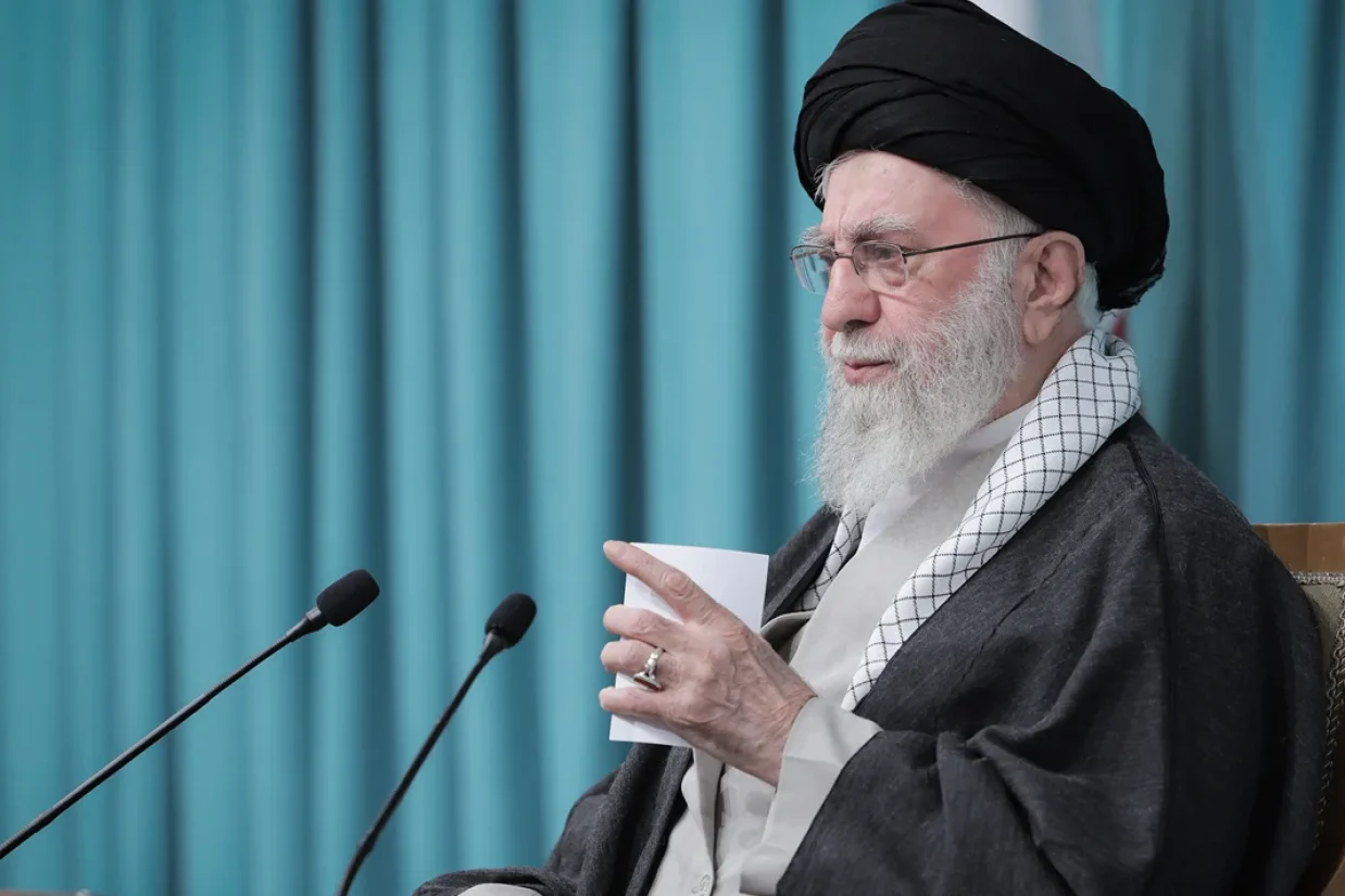 رهبر جمهوری اسلامی مذاکره با آمریکا درباره توان موشکی و توقف غنی‌سازی اورانیوم و «بی‌فایده» و «ضرر محض» خواند.