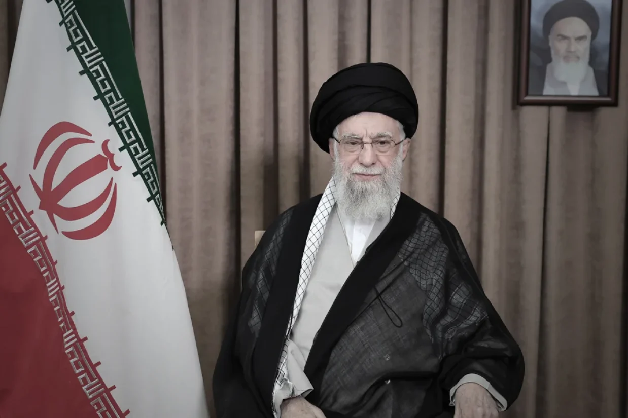 در سومین شب از مراسم عزاداری شیعیان که معمولاً با حضور رهبر جمهوری اسلامی برگزار می‌شود، علی خامنه‌ای برای سومین هفته متوالی در هیچ برنامه‌ عمومی ظاهر نشد.