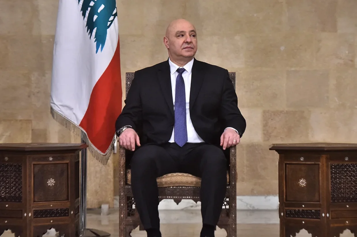 رئیس‌جمهور لبنان در دیدار با علی لاریجانی، دبیر شورای عالی امنیت ملی گفت لبنان دخالت در امور داخلی خود را نمی‌پذیرد.
