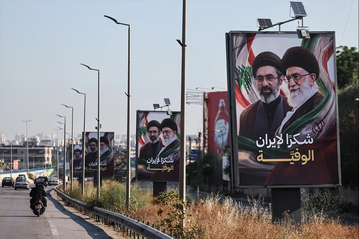 وزیر کشور لبنان دستور داده بیلبوردهای نصب‌شده در مسیر فرودگاه بین‌المللی بیروت که تصاویر رهبران جمهوری اسلامی را نمایش می‌دادند، جمع‌آوری شوند.