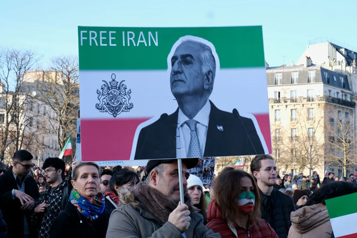 ۲۶۰ تن از چهره‌های علمی، فرهنگی و سیاسی با انتشار نامه‌ای سرگشاده اعلام کردند که شاهزاده رضا پهلوی «نماینده مشروع ایرانیان» و رهبر متحدکننده «اپوزیسیون متحد دموکراتیک ایران» است.