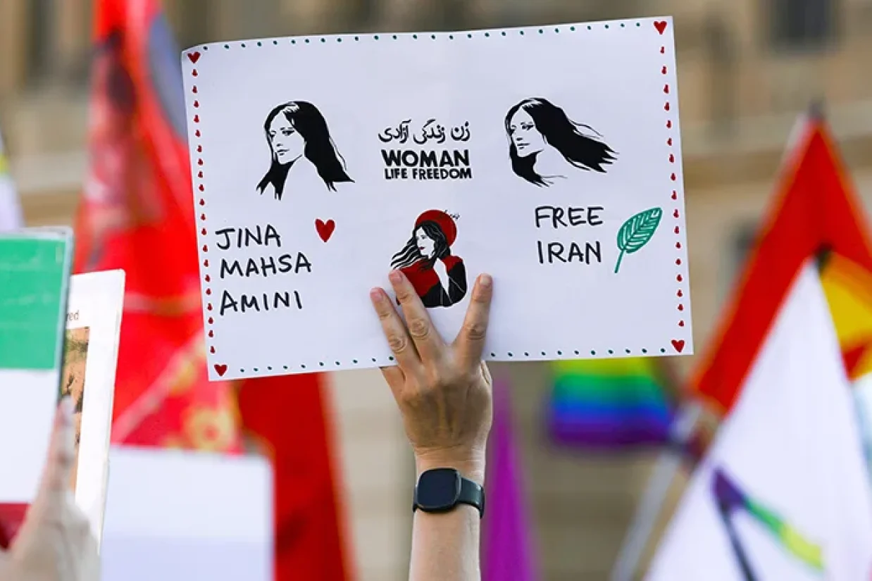 آبرام پیلی، معاون نماینده ویژه وزارت امور خارجه آمریکا در امور ایران عنوان کرد که ایالات متحده در سالگرد کشته شدن مهسا بر حمایت خود از مردم ایران تأکید می‌کند.