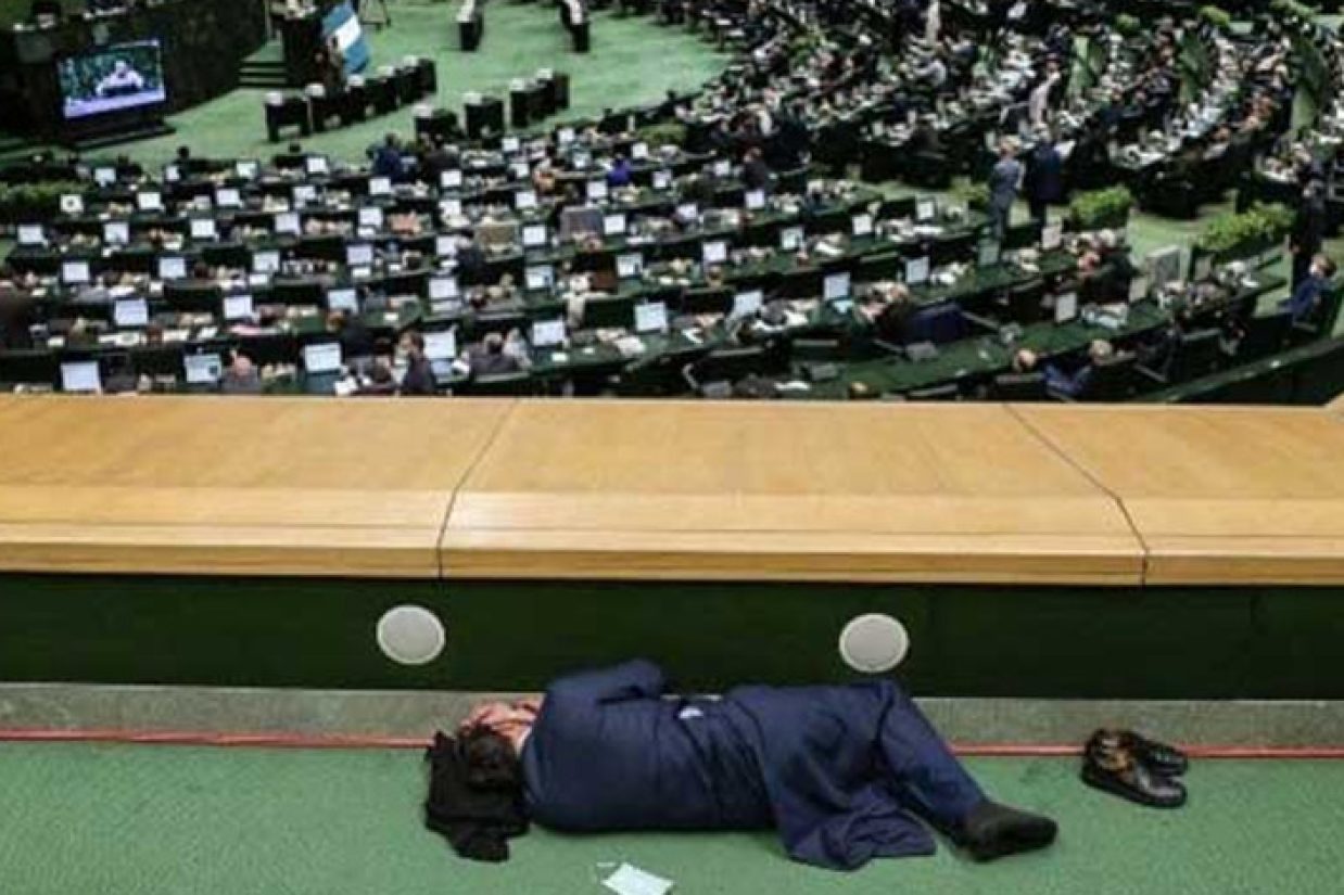 درپی انتشار گزارش‌هایی درباره هک شدن سایت، سرورها و سامانه مجلس شورای اسلامی، در جلسه روز چهارشنبه ۲۵ بهمن مجلس، خبرنگاران حضور نداشنتند