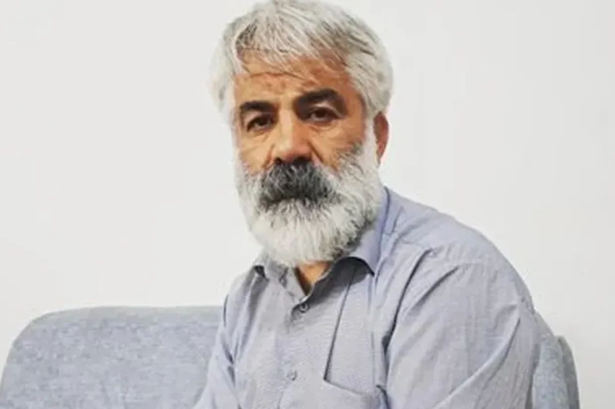 ماشالله کرمی پدر محمدمهدی کرمی، معترض اعدام‌شده در جریان اعتراضات سراسری ۱۴۰۱، از سوی دستگاه قضایی به حبس، جریمه نقدی و مصادره اموال محکوم شده است.