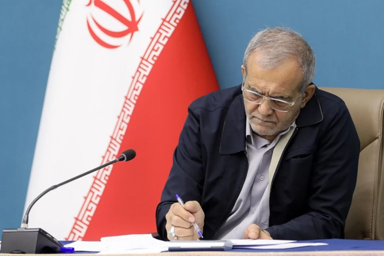 کابینه پیشنهادی مسعود پزشکیان، با موجی از انتقادات و نارضایتی‌های گسترده روبرو شده است. افرادی که از عوامل پیروزی او در انتخابات بودند، اکنون به نظر می‌رسد از او فاصله گرفته‌اند.