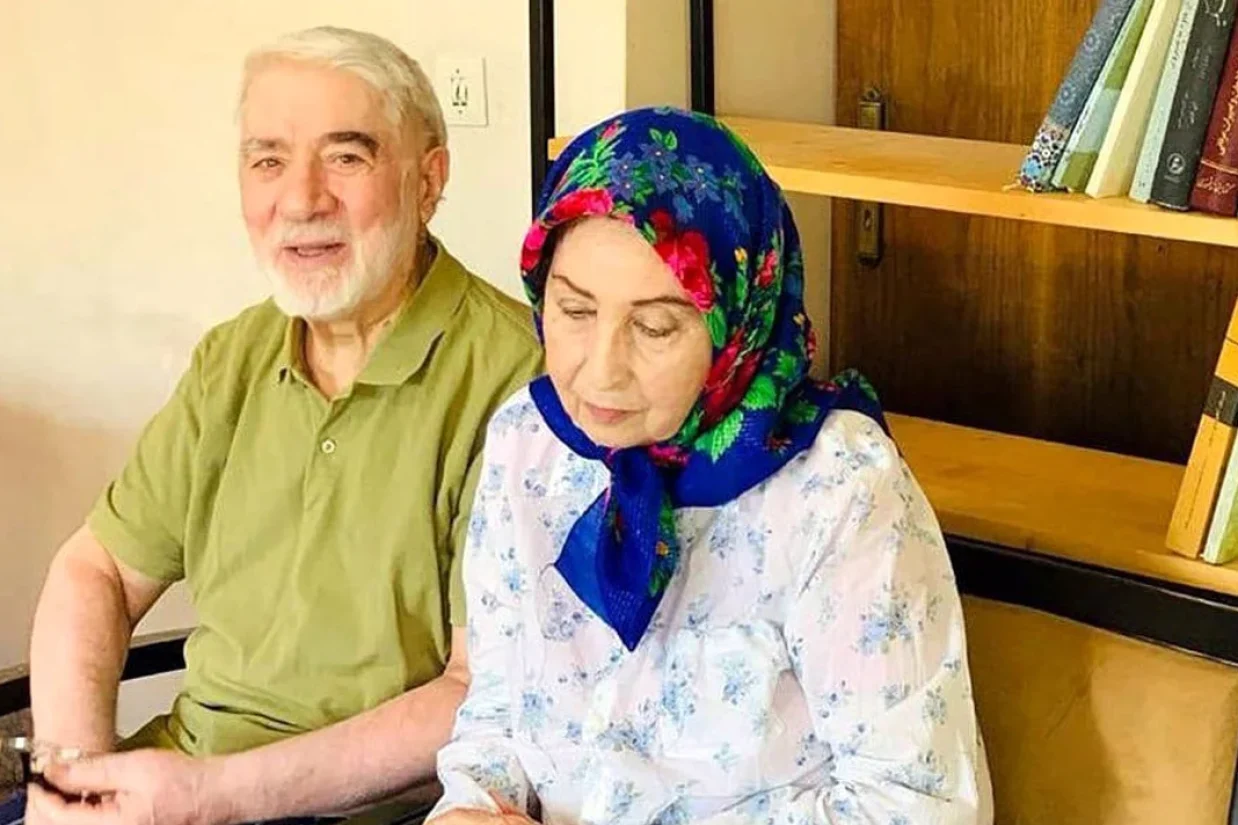 میرحسین موسوی، نامزد سابق ریاست جمهوری در بیانیه‌ای از سران جمهوری اسلامی خواسته است که از قدرت کناره‌گیری کنند.