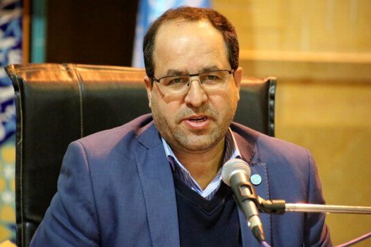 رئیس دانشگاه تهران، بار دیگر اخراج اساتید این دانشگاه به علت گرایشات سیاسی را انکار کرد و گفت که حاضر است با هر استادی که این ادعا را دارد مناظره کند.