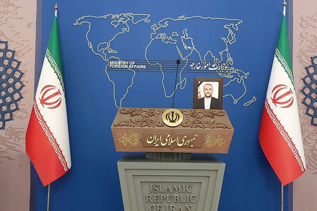 سخنگوی وزارت امور خارجه جمهوری اسلامی اعلام کرد که تبادل پیام میان حکومت ایران و آمریکا درباره رفع تحریم‌ها همچنان در جریان بوده و هیچ‌گاه قطع نشده است.