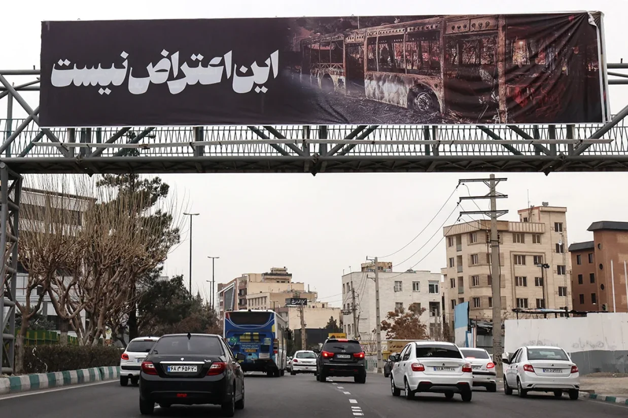 نت بلاکس در هفتمین روز قطع سراسری اینترنت در ایران اعلام کرد خلاء اطلاعاتی ناشی از قطع اینترنت ایران باعث شده است که حساب‌های حامی جمهوری اسلامی دست به خلق روایت جعلی از اعتراضات بزنند.