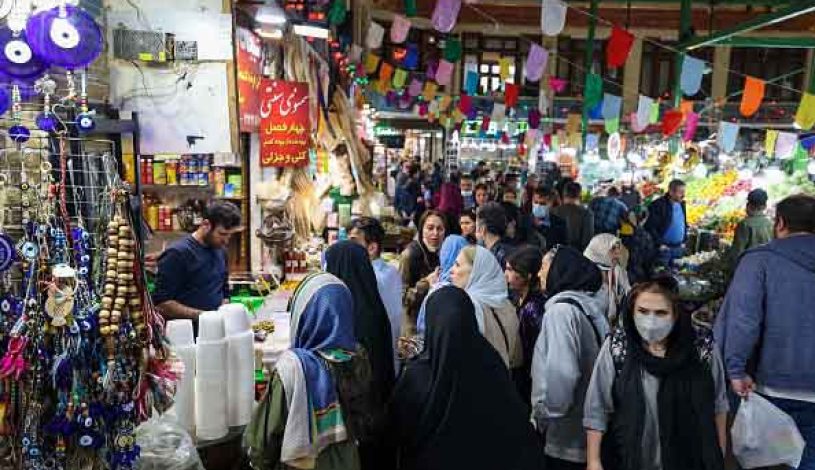 بازارهای ایران در آستانه نوروز مملو از جمعیت است، اما افزایش شدید قیمت خوراکی‌ها و مواد غذایی جایی برای شادی تعطیلات باقی نگذاشته است.