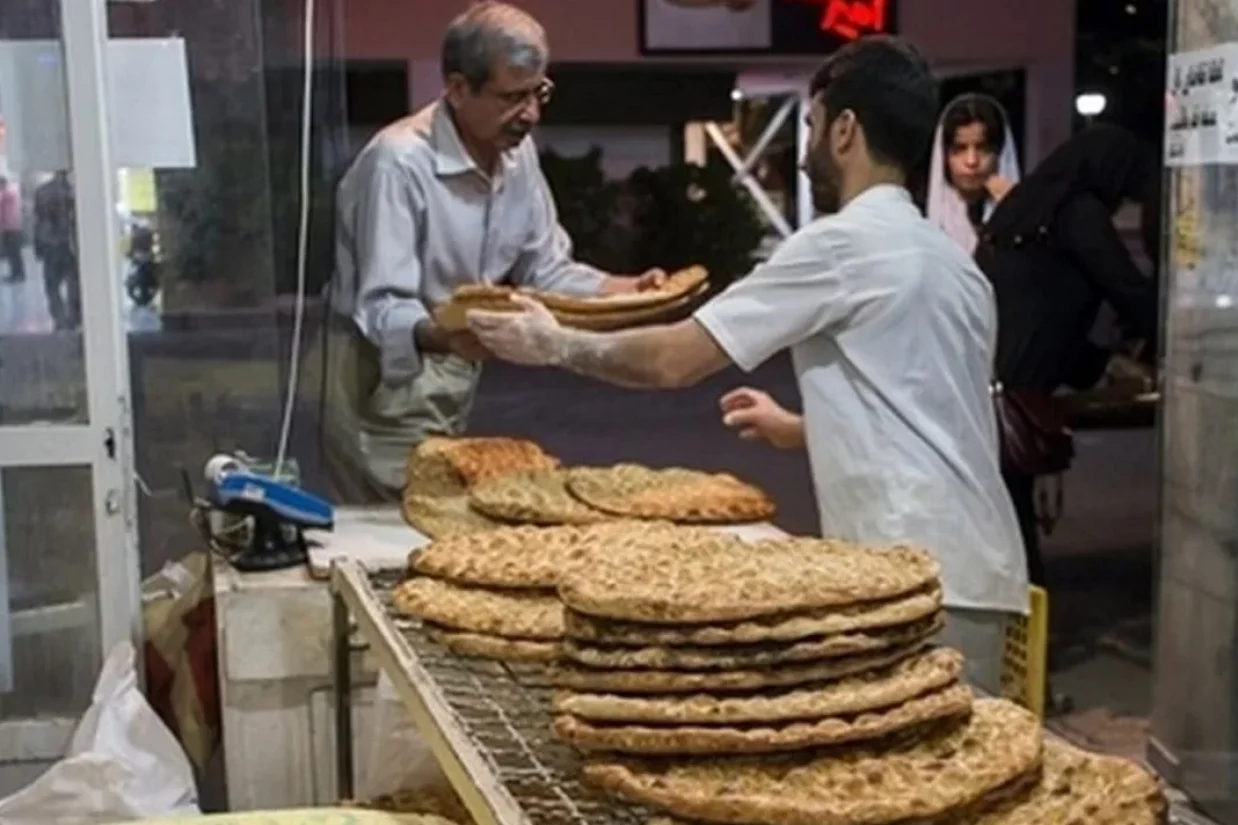 سخنگوی اتحادیه نانوایان سنتی تهران از افزایش قیمت نان در تهران خبر داد.