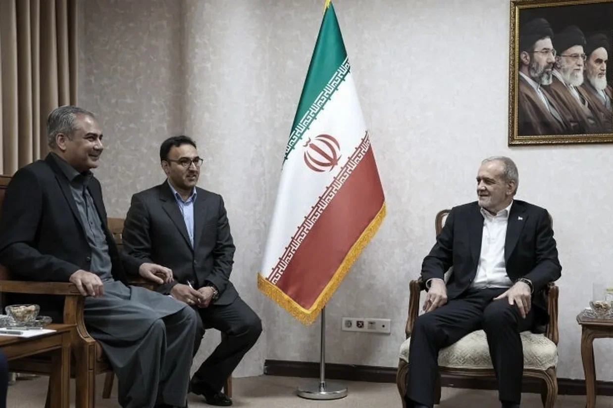 منابع خبری گزارش دادند که محسن نقوی، وزیر کشور پاکستان، در ادامه تلاش‌های میانجی‌گرانه میان جمهوری اسلامی و ایالات متحده آمریکا، روز چهارشنبه وارد تهران شد.