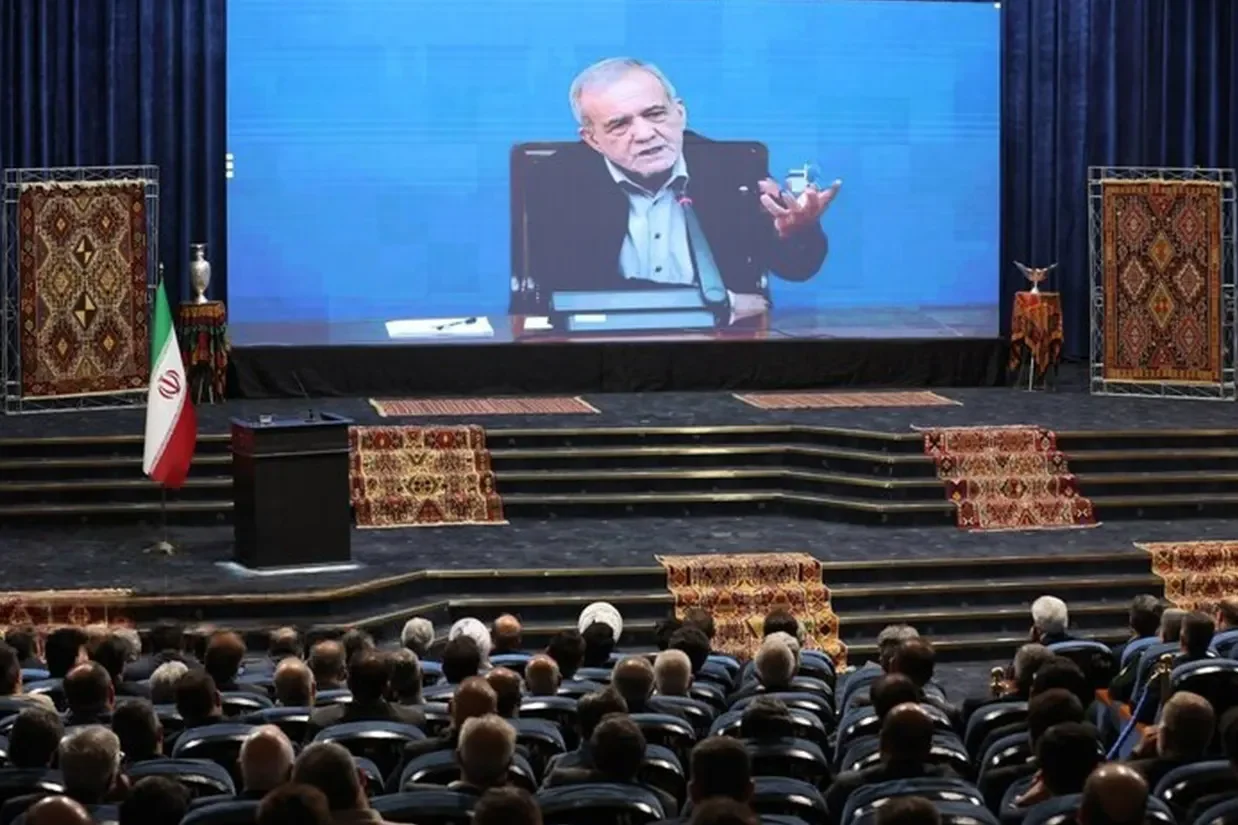مسعود پزشکیان، رئیس دولت جمهوری اسلامی، با اشاره به شرایط جنگی و بحران اقتصادی از احتمال شکل‌گیری اعتراضات مردمی سخن گفت و افزود جمهوری اسلامی در ۴۸ سال گذشته هرگز با چنین بحرانی مواجه نبوده است.