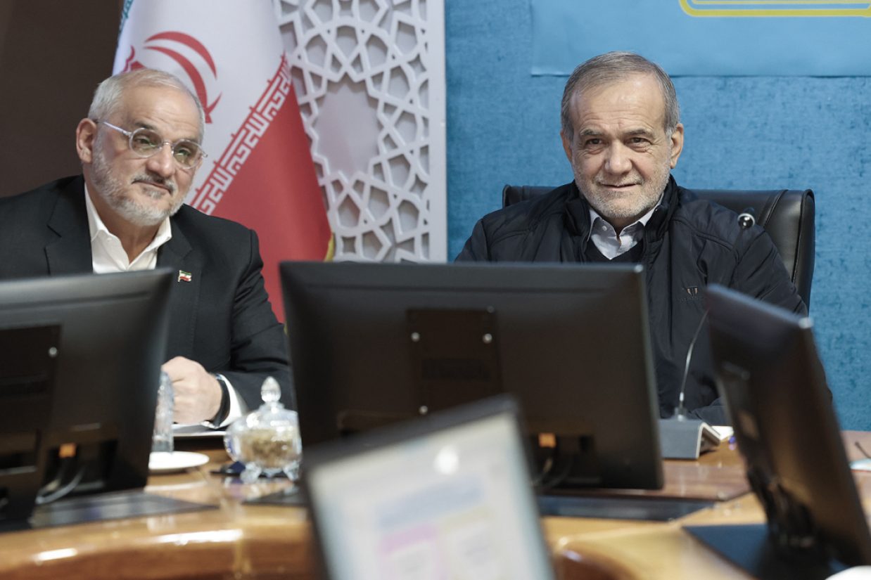 مسعود پزشکیان، رئیس دولت جمهوری اسلامی گفت که با وضعیت کنونی در ایران نیز دولت جمهوری اسلامی می‌تواند مشکل معیشتی مردم را حل کند.