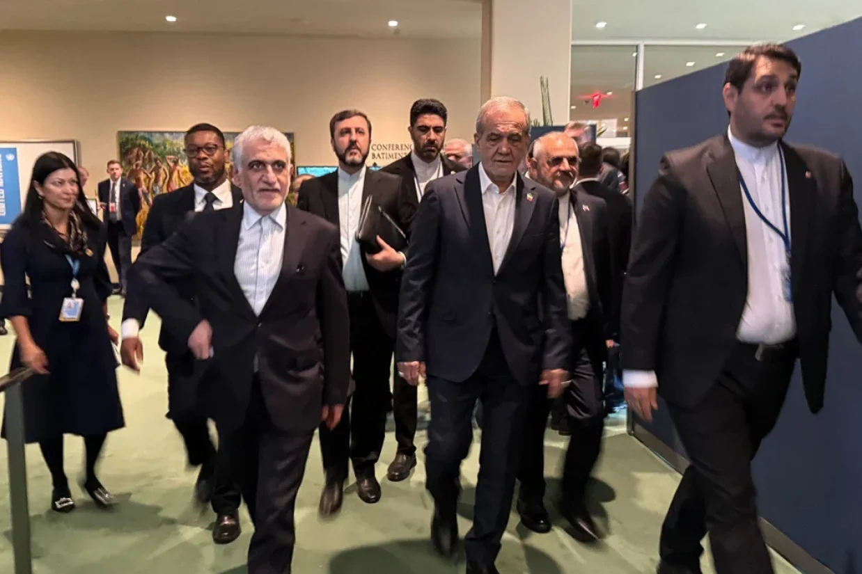 مسعود پزشکیان گفت درخواست آمریکایی‌ها «غیرمنطقی» است و جمهوری اسلامی، اجرای اسنپ‌بک (مکانیسم ماشه) را بر پذیرش خواست آن‌ها ترجیح می‌دهد.