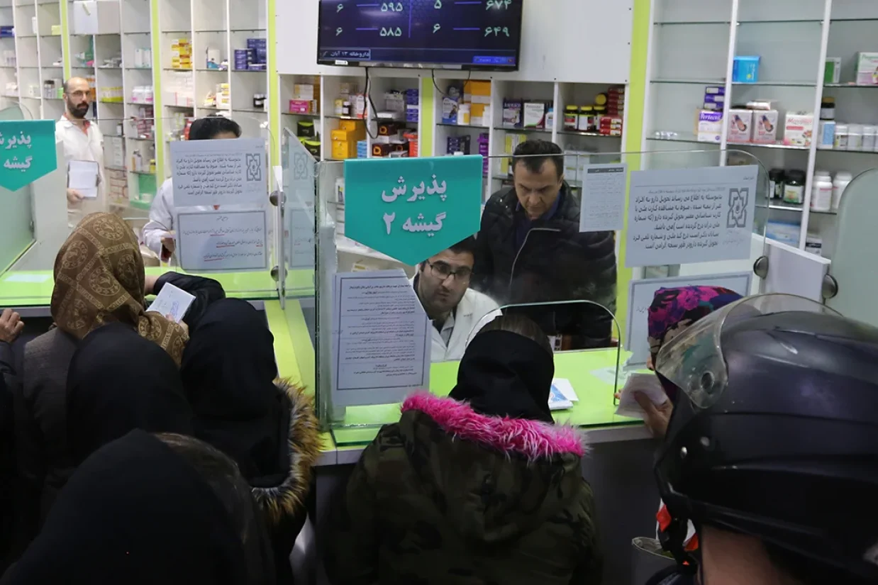 عضو هیأت‌مدیره انجمن داروسازان از افزایش قیمت دارو، ناکارآمدی بیمه‌ها و احتمال کمبود گسترده دارو در ماه‌های آینده هشدار داد.