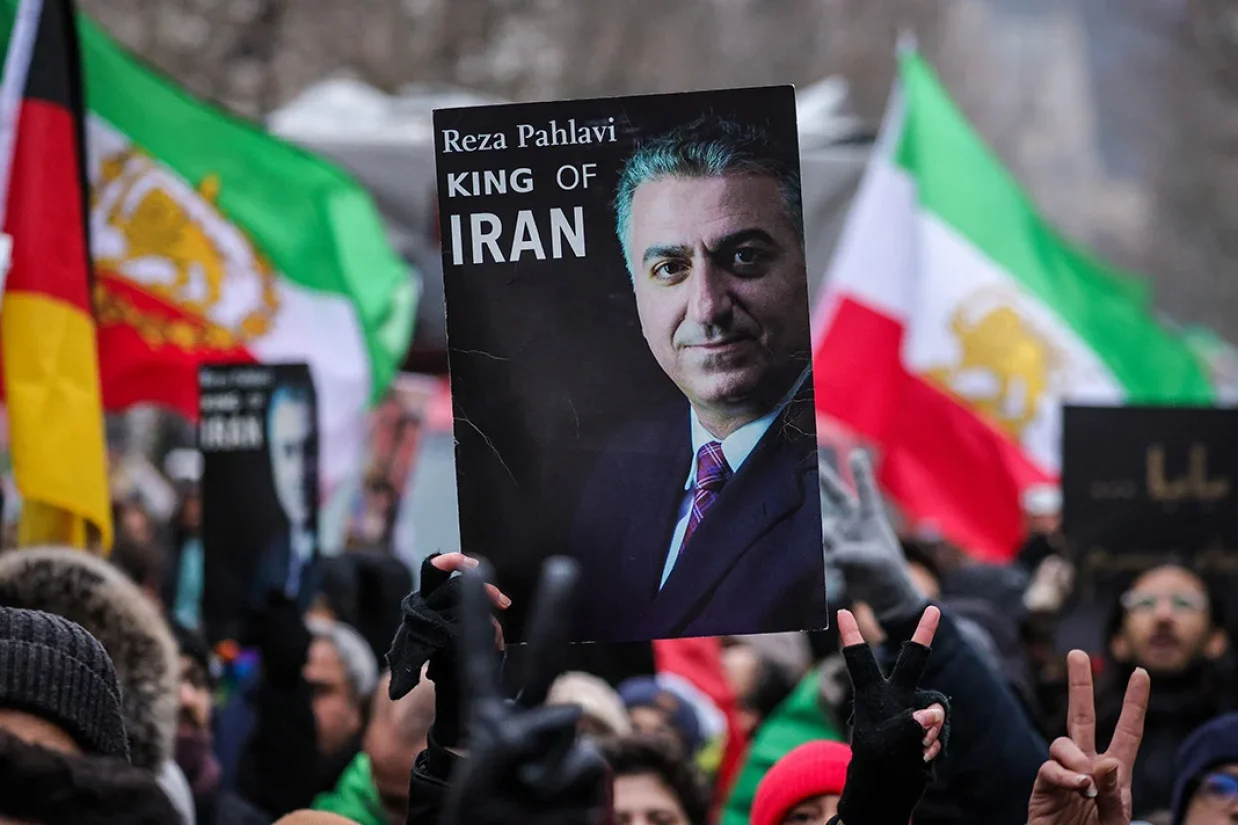شاهزاده رضا پهلوی امروز جمعه ۲۴ بهمن با ورود به محوطه امنیتی کنفرانس امنیتی مونیخ در جمع شرکت‌کنندگان شصت‌ودومین دوره این اجلاس قرار گرفت.