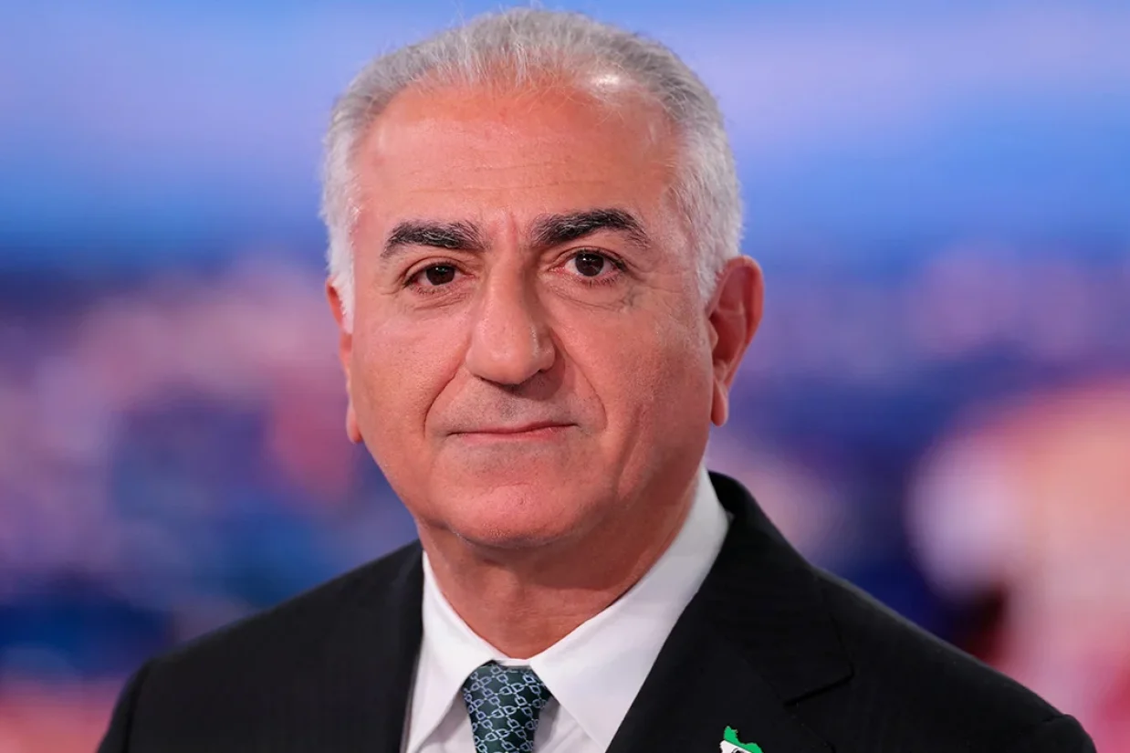 پیام شاهزاده رضا پهلوی درباره «تحول تاریخی» ایران؛ دعوت از نیروهای نظامی برای جدایی از جمهوری اسلامی و آغاز پخش ایران نشنال روولوشن تی‌وی