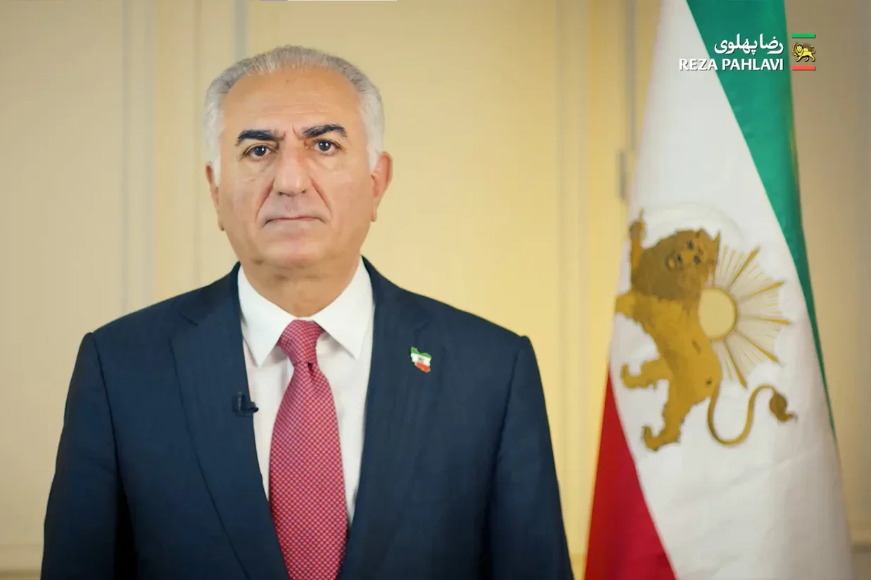 شاهزاده رضا پهلوی با انتشار پیامی تصویری، ارتش ایران را به ایفای نقش فعال در قبال آنچه «پیمان و تعهد ملی و میهنی» توصیف کرد، فراخواند.
