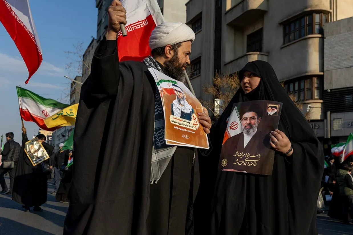 مراسم حکومتی، بیعت هواداران جمهوری اسلامی بدون حضور مجتبی خامنه‌ای و با گذاشتن عکسی از او در میان تجمعات برگزار شد.