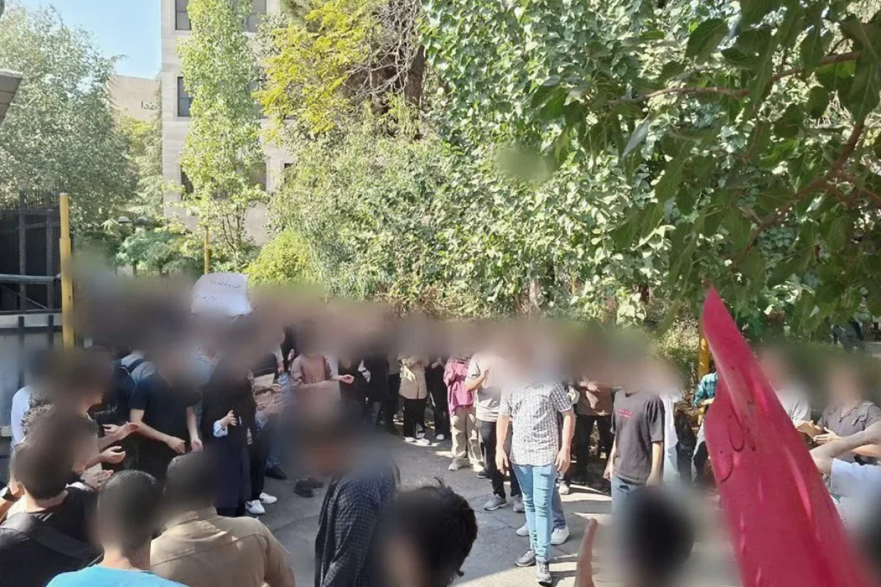 اعتراضات دانشجویان دانشگاه صنعتی خواجه‌نصیرالدین طوسی که از هفته گذشته آغاز شده، روز سه‌شنبه نیز با تجمع گسترده در پردیس سیدخندان تهران ادامه دارد.