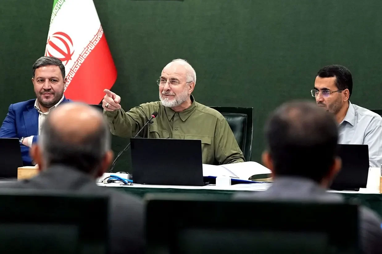 محمدباقر قالیباف گفته است که تنگه هرمز تا زمان تحقق هفت شرط جمهوری اسلامی که بر اساس تفاهم‌نامه اسلام‌آباد تعیین شده است، بازگشایی نخواهد شد.