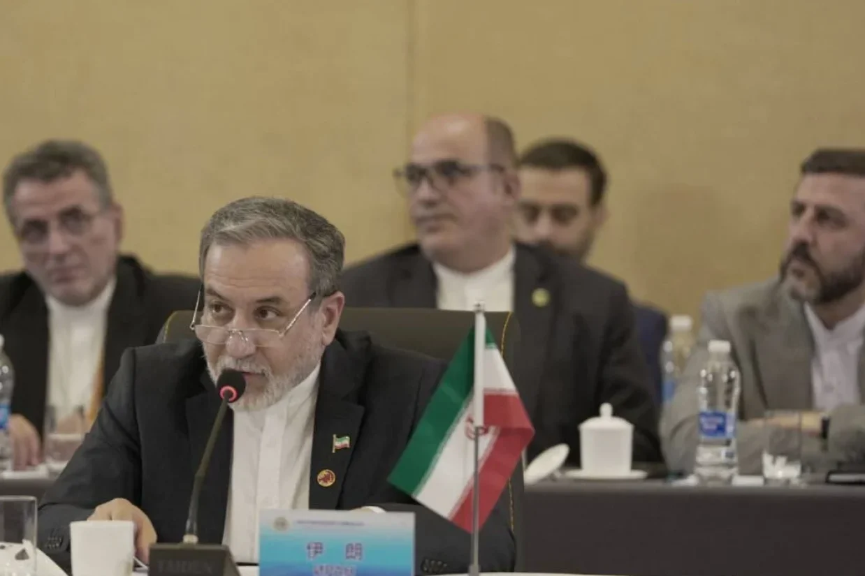 عباس عراقچی از کشورهای عضو سازمان همکاری شانگهای خواست تا در برابر حملات آمریکا و اسرائیل علیه ایران، موضعی قاطع اتخاذ کنند و از تهران حمایت سیاسی به‌عمل آورند.