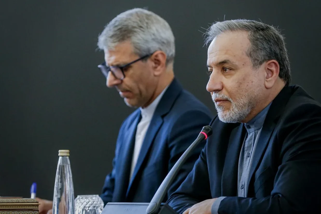 عباس عراقچی، وزیر امور خارجه جمهوری اسلامی گفته است که یک تماس تلفنی از واشنگتن می‌تواند به «مهار فردی مانند نتانیاهو» و «بازگشت به دیپلماسی» کمک کند.