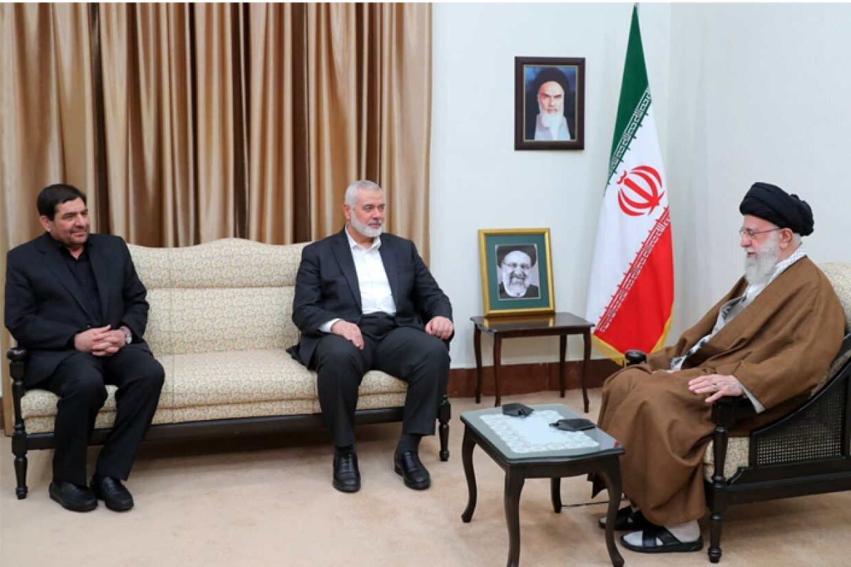 رسانه‌های داخل ایران از حضور ۱۵ تن از سران و مقامات ارشد ۱۳ کشور برای شرکت در مراسم یادبود ابراهیم رئیسی خبر دادند.