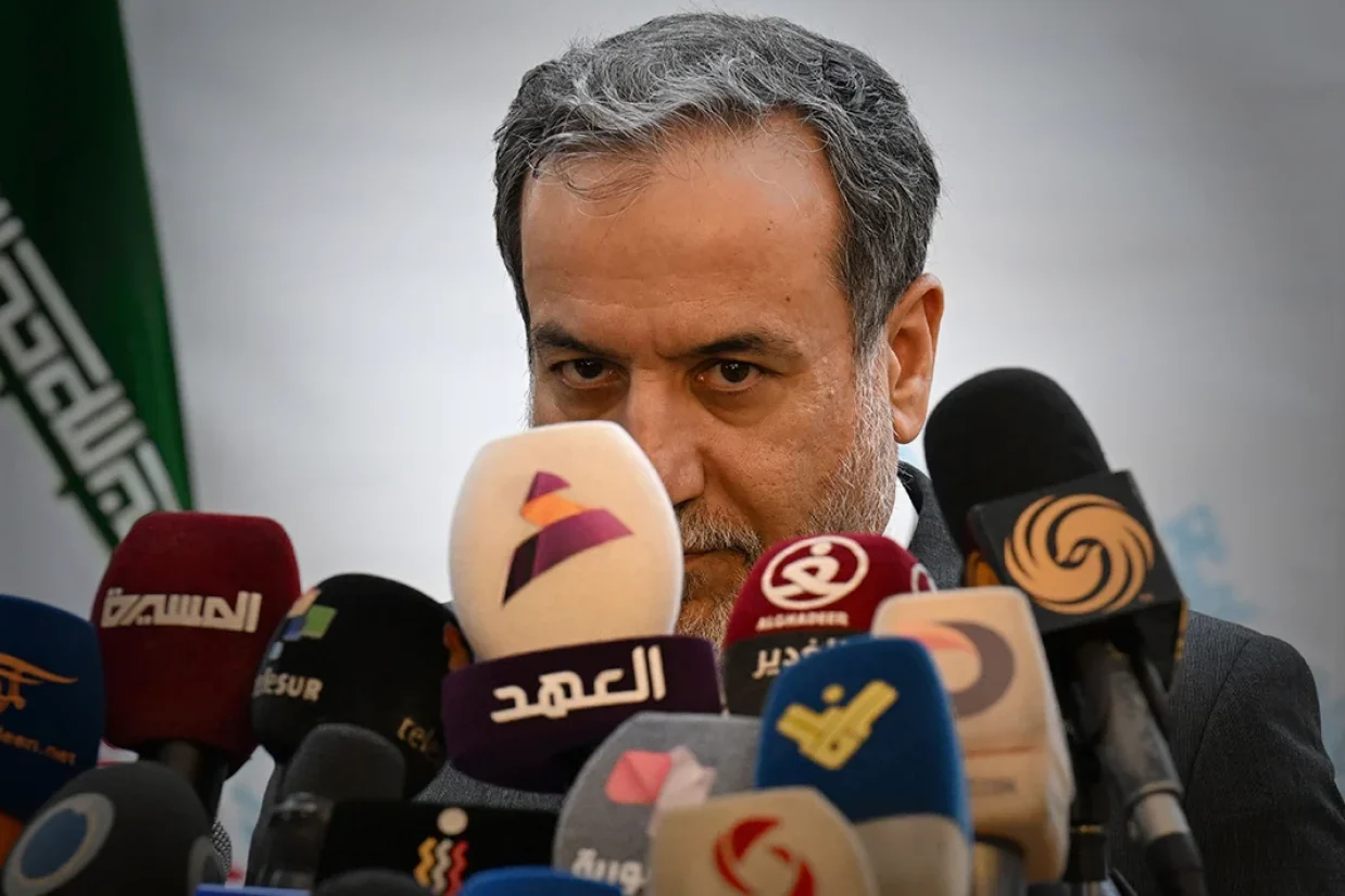 عباس عراقچی در نامه‌ای رسمی به دبیرکل سازمان ملل در مورد حمله احتمالی اسرائیل به تاسیسات هسته‌ای ایران هشدار داد و اعلام کرد که در صورت حمله، جمهوری اسلامی پاسخ خواهد داد.